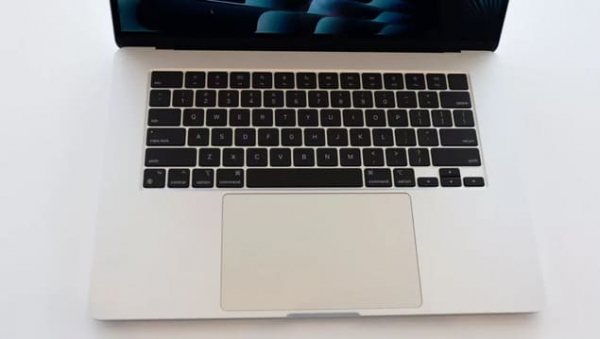 Сравнение MacBook Air 15 (2023) против MacBook Air 13 (2022)