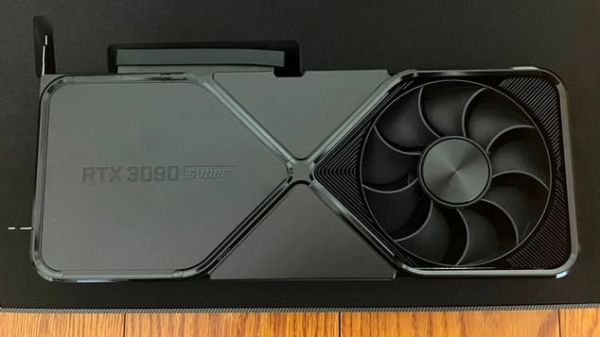 Утечка с фотографиями отмененной Nvidia RTX 3090 Super