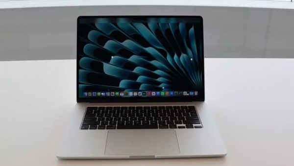 Сравнение MacBook Air 15 (2023) против MacBook Air 13 (2022)