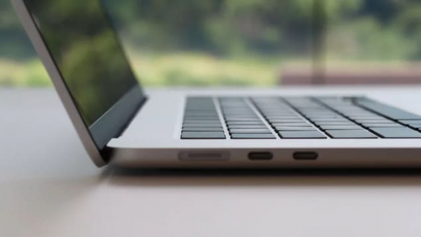 Сравнение MacBook Air 15 (2023) против MacBook Air 13 (2022)